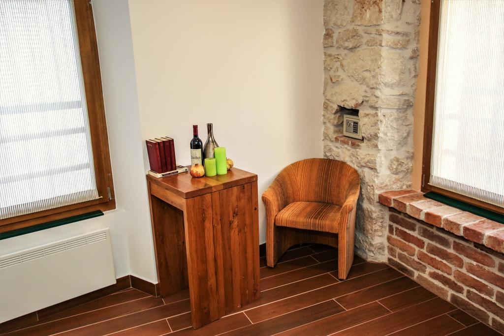 Old Town Square Apartment Poreč